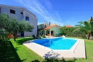 Urlaub Ferienwohnung Marinko, No 4 - mit Pool, Balkon und Garten