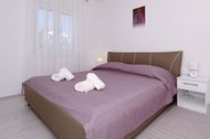 Urlaub Ferienwohnung Jerbic - mit Terrasse, Garten und Parkplatz