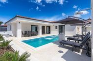 Urlaub Villa Mariva - mit Terrasse, Garten und Parkplatz
