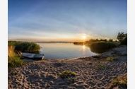 Urlaub Ferienwohnung NEU: Ferienhaus mit Kamin, 2 Bäder, 2 SZ - am Wasser